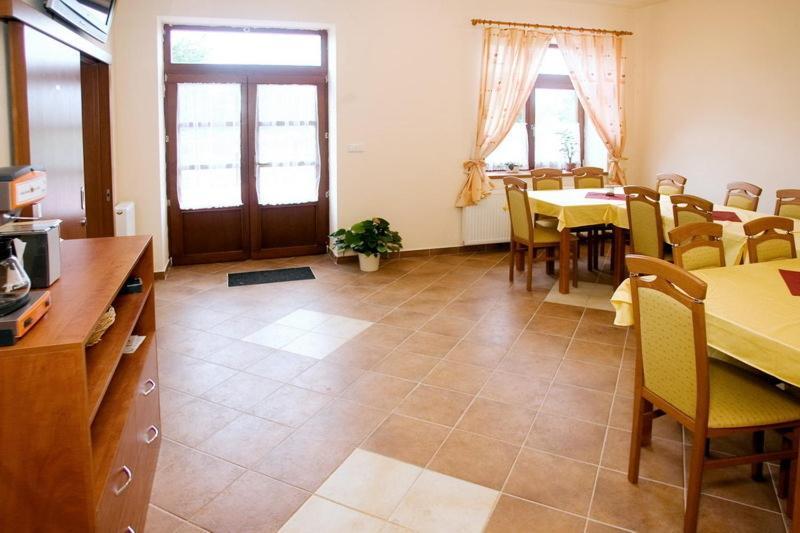 Pension Smetanuv Statek Hradec Králové المظهر الخارجي الصورة